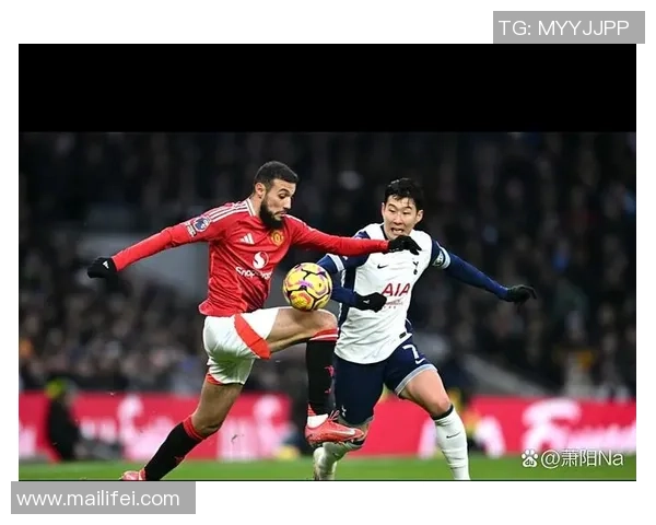 模糊照片中的神秘足球球星身份引发球迷热议猜测不断 模糊照片中的神秘足球球星身份引发球迷热议猜测不断