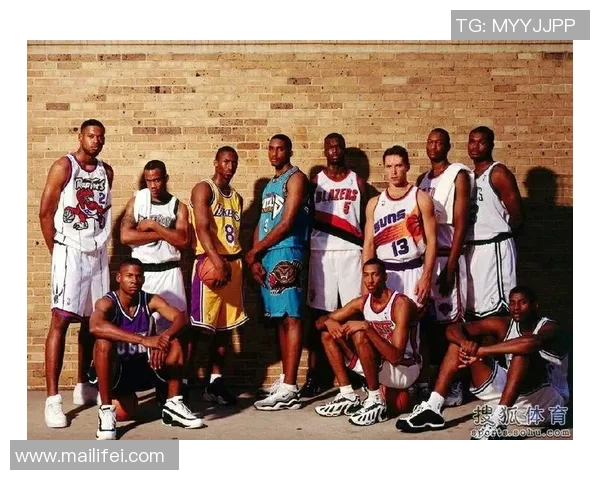 湖北足球三大球星崛起背后的故事与成就解析 湖北足球三大球星崛起背后的故事与成就解析