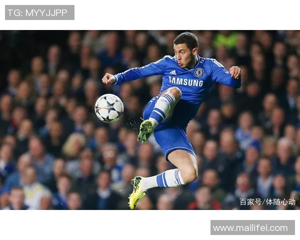 足球场上的邂逅与心动：球星们如何用魅力与技巧搭讪心仪对象