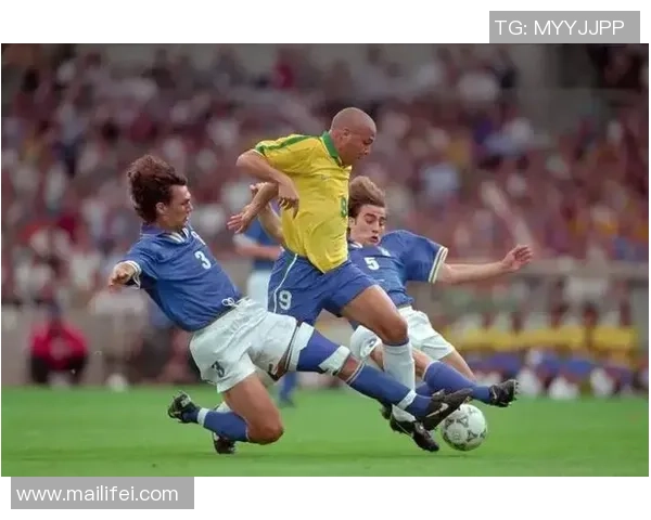 足球巨星告别赛场告白：回望辉煌岁月，展望未来新篇章