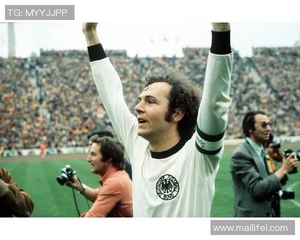 足球巨星意外入睡场面曝光 神秘休息背后隐藏的故事引发热议 足球巨星意外入睡场面曝光 神秘休息背后隐藏的故事引发热议