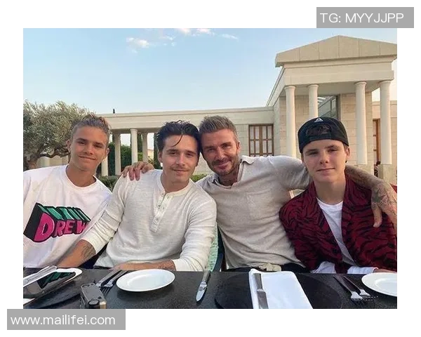 如何通过社交媒体和活动与足球明星同框合影